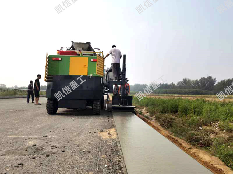 水泥砼護路石滑模成型機